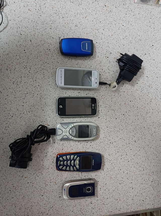 6 Teléfonos móviles antiguos