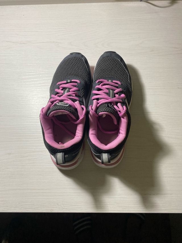 Zapatillas deporte negras y rosas