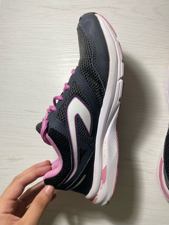 Zapatillas deporte negras y rosas