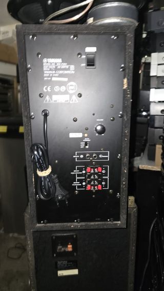Subwoofer Yamaha SW-P201 - 50w RMS.