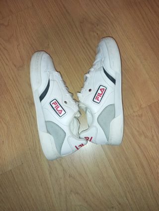 Zapatillas Fila blancas 

 100% cuero 37/38