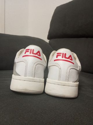 Zapatillas Fila blancas 

 100% cuero 37/38