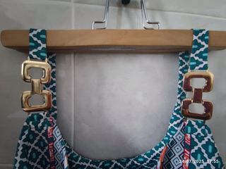 Blusa estampada tirantes dorados