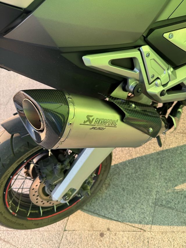 Honda X ADV 750 Escape akrapovik