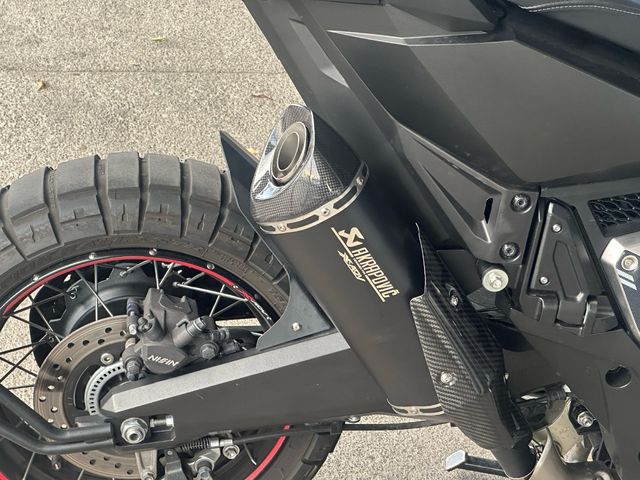 Honda X ADV 750 Escape akrapovik