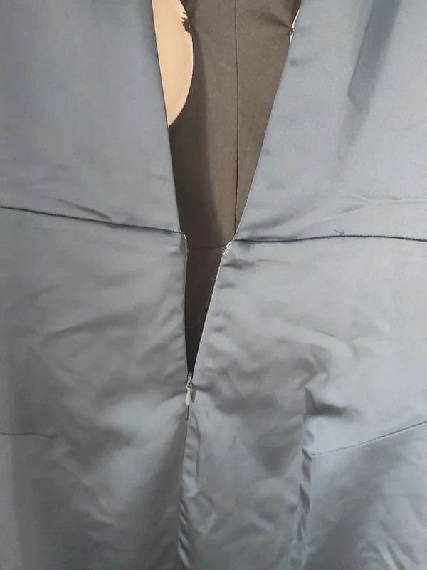 Vestido azul marino satinado