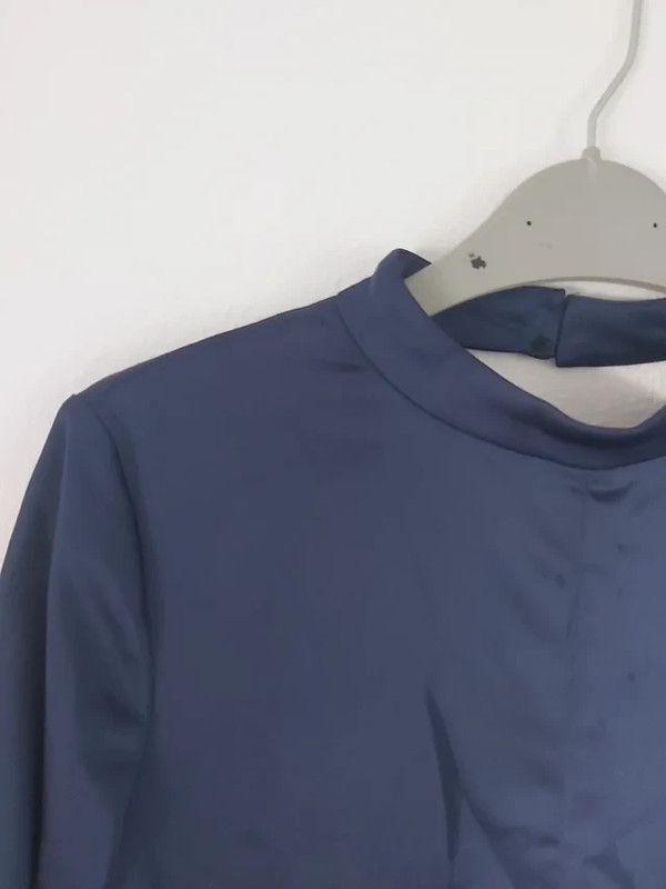 Vestido azul marino satinado