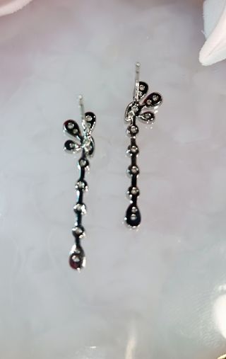 Pendientes Rectos con Zirconias Plateados