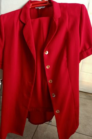 Traje chaqueta y pantalón. Manga corta rojo XL