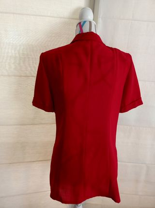 Traje chaqueta y pantalón. Manga corta rojo XL