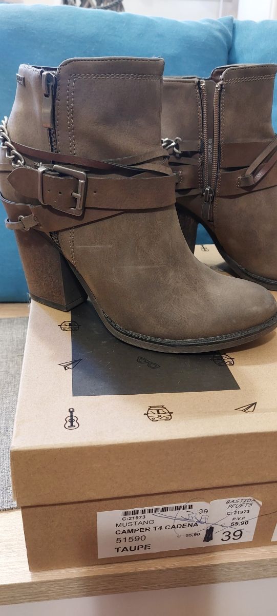 Botines Mustang marrón