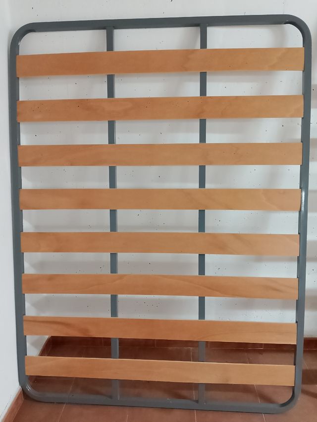 Somier metálico de 135 con láminas de madera
