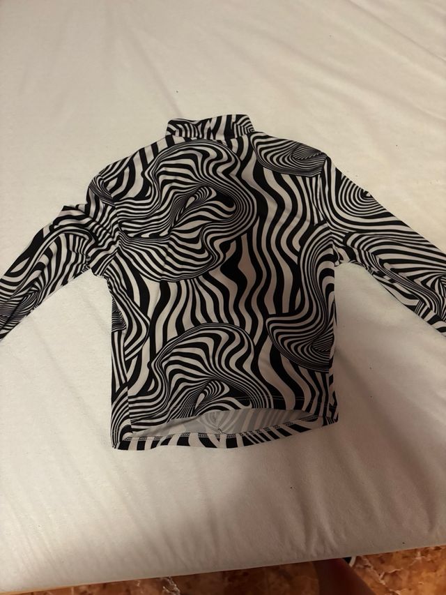 Top cuello alto Bershka