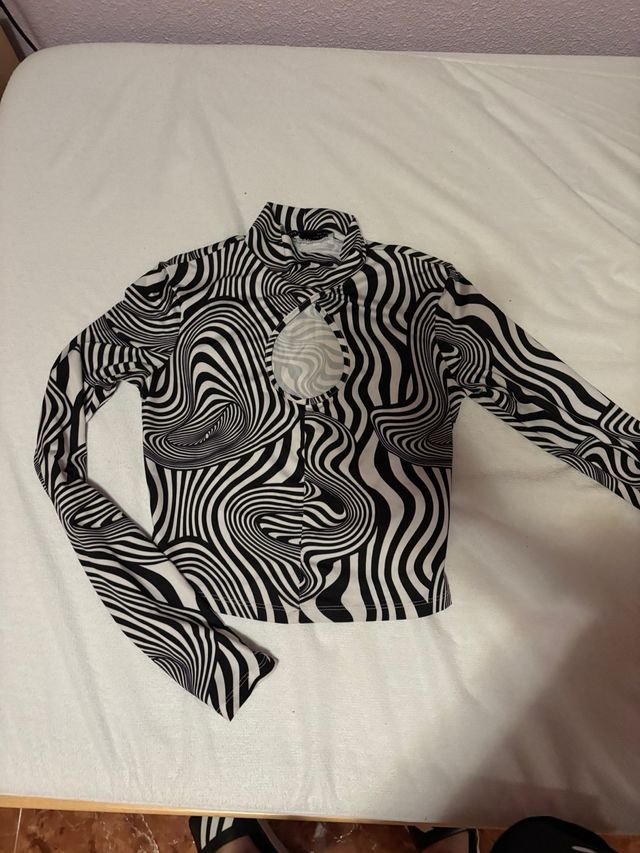 Top cuello alto Bershka