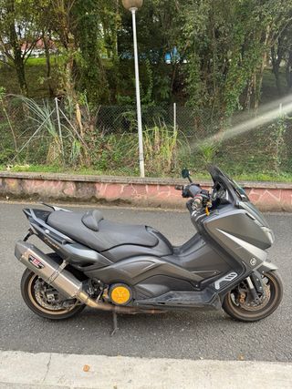 Yamaha TMAX 530 negra