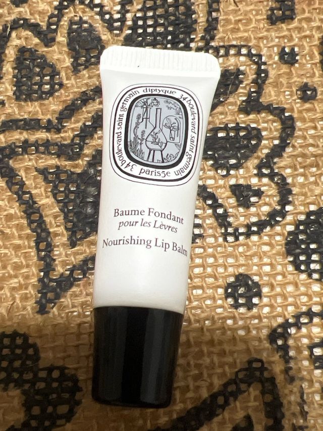 Sombra YSL + bálsamo Diptyque