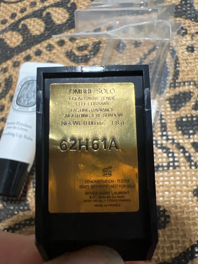 Sombra YSL + bálsamo Diptyque