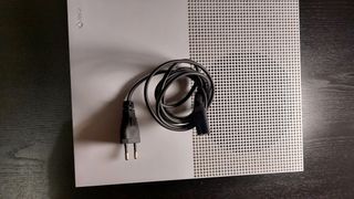 Xbox One S bianca - console e controller