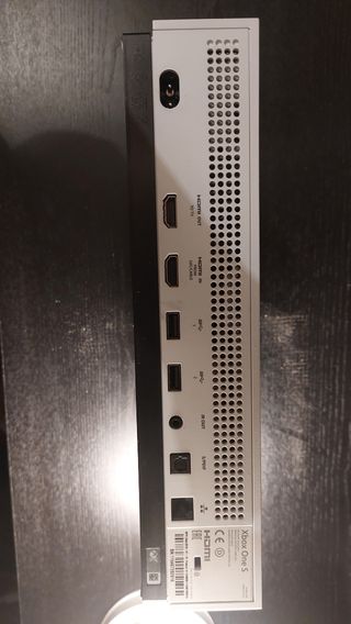 Xbox One S bianca - console e controller
