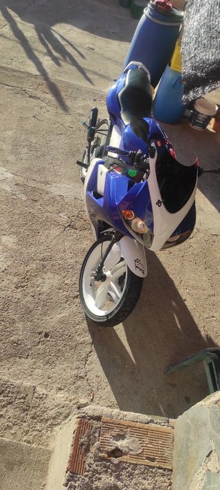 Yamaha TZR 50 - Motocicleta
