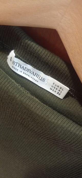 Camiseta Stradivarius verde oliva XL