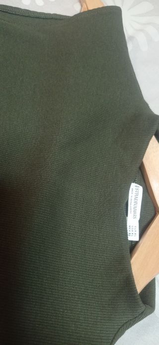 Camiseta Stradivarius verde oliva XL