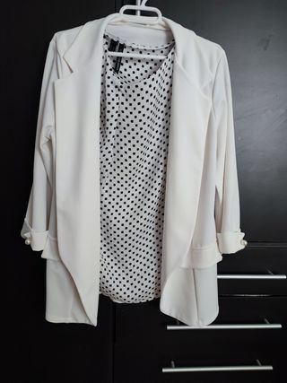 Conjunto MANGO: blusa + chaqueta