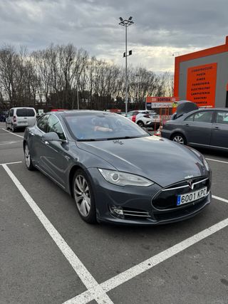 Tesla Model S 2014
