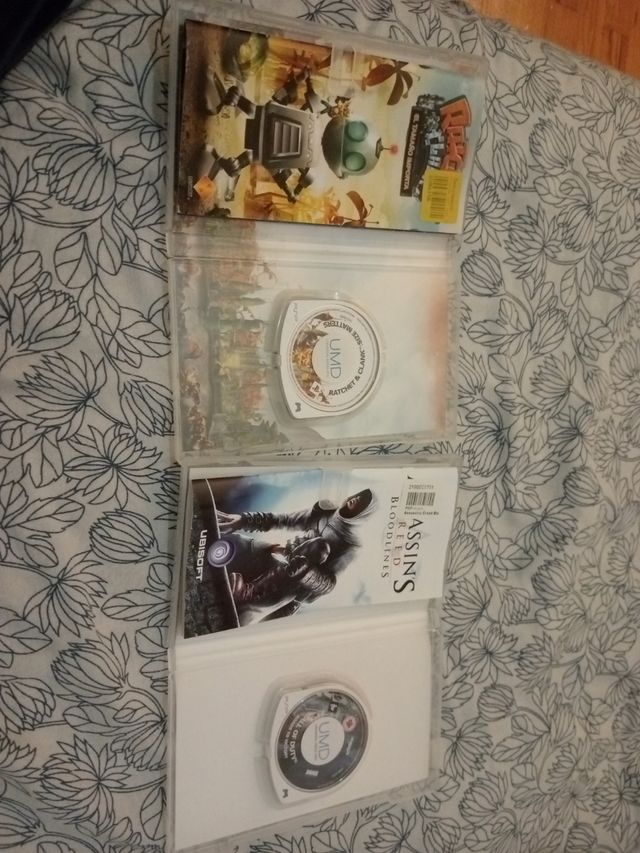 Ratchet & Clank, Assassin's Creed caja. Disco COD.