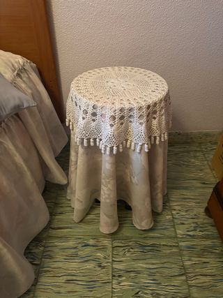 Mesitas de noche - Colcha y cortinas