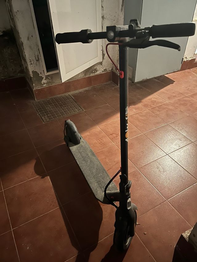 Patinete eléctrico B - mov