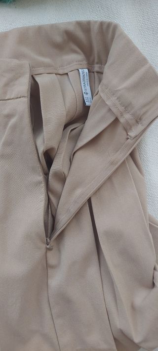Mini falda plisada beige Stradivarius
