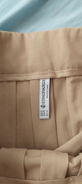 Mini falda plisada beige Stradivarius