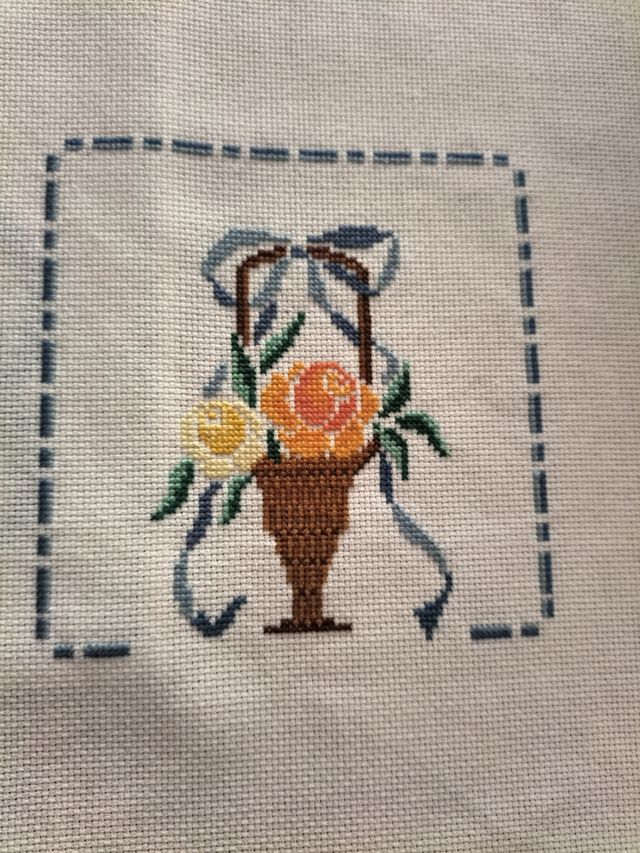 Lote de 2 Cuadros Punto Cruz Bordados