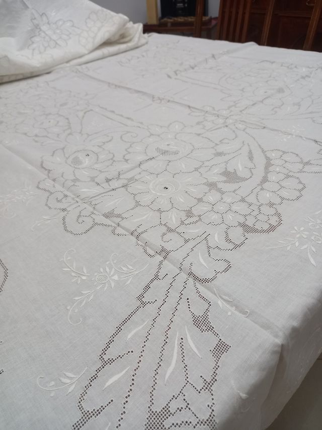 Tovaglia in lino bianco e Originale Sfilato Sicili