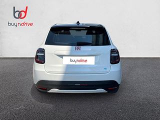 Fiat 600e 54kwh 115kw (156cv) Red