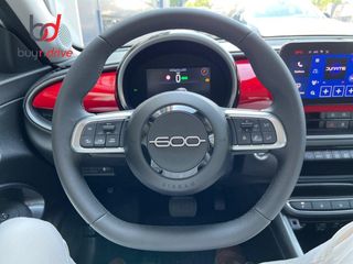 Fiat 600e 54kwh 115kw (156cv) Red