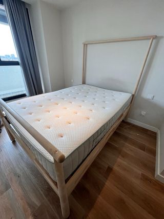 Cama matrimonio Ikea 190x140 beige