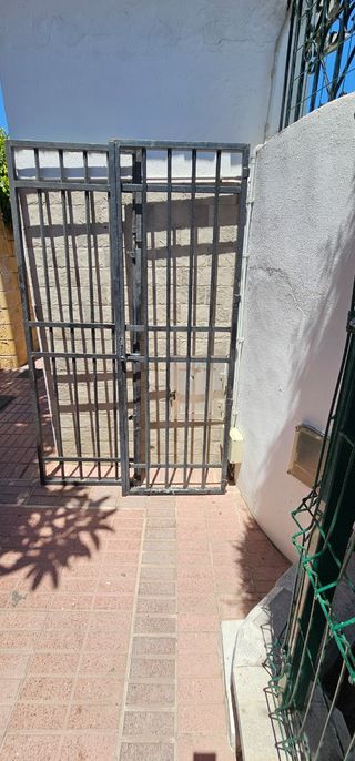 Reja 2 puertas con cerradura