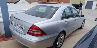 Mercedes-Benz Clase C 2005