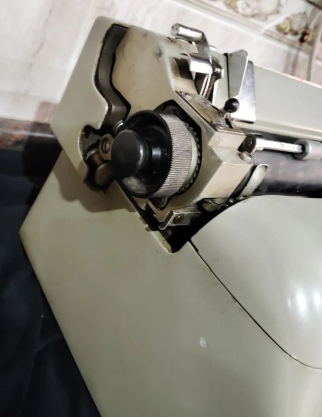 Máquina escribir Olivetti Lexicon 80