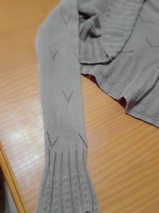 Torera beige de punto.