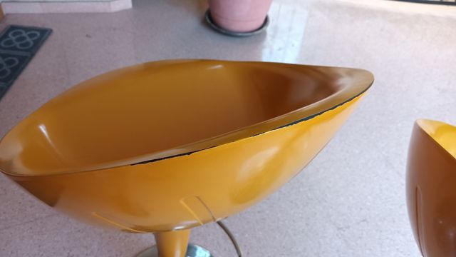 2 Taburetes amarillos giratorios