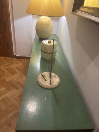 Cómoda clásica dorada