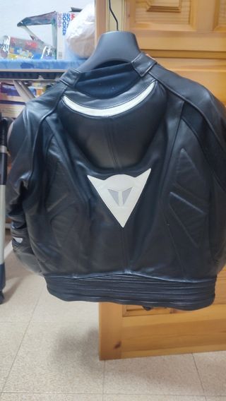 Mono Piel DAINESE Laguna Seca de dos piezas. 