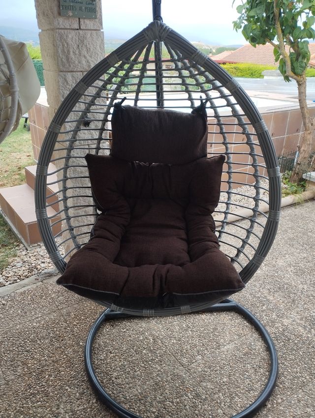 Silla colgante ratán - Cojines marrón.