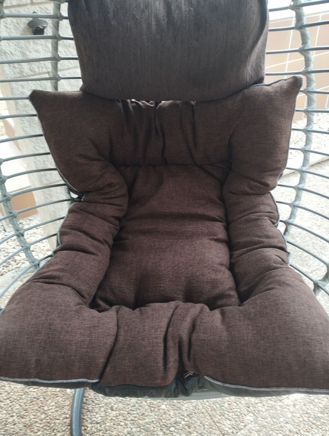 Silla colgante ratán - Cojines marrón.