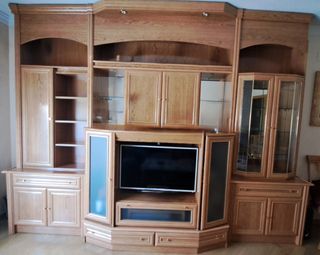 Mueble de salón tv. 
Tipo boiserie madera Roble 