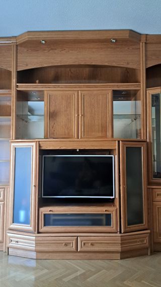 Mueble de salón tv. 
Tipo boiserie madera Roble 
