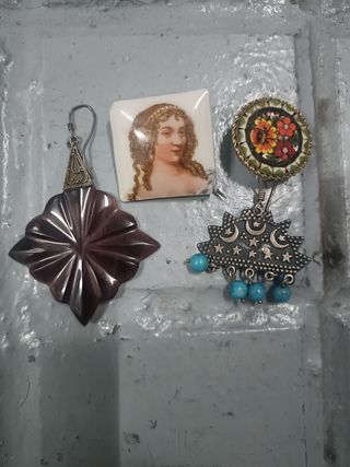 Joyas antiguas: pendientes y broche